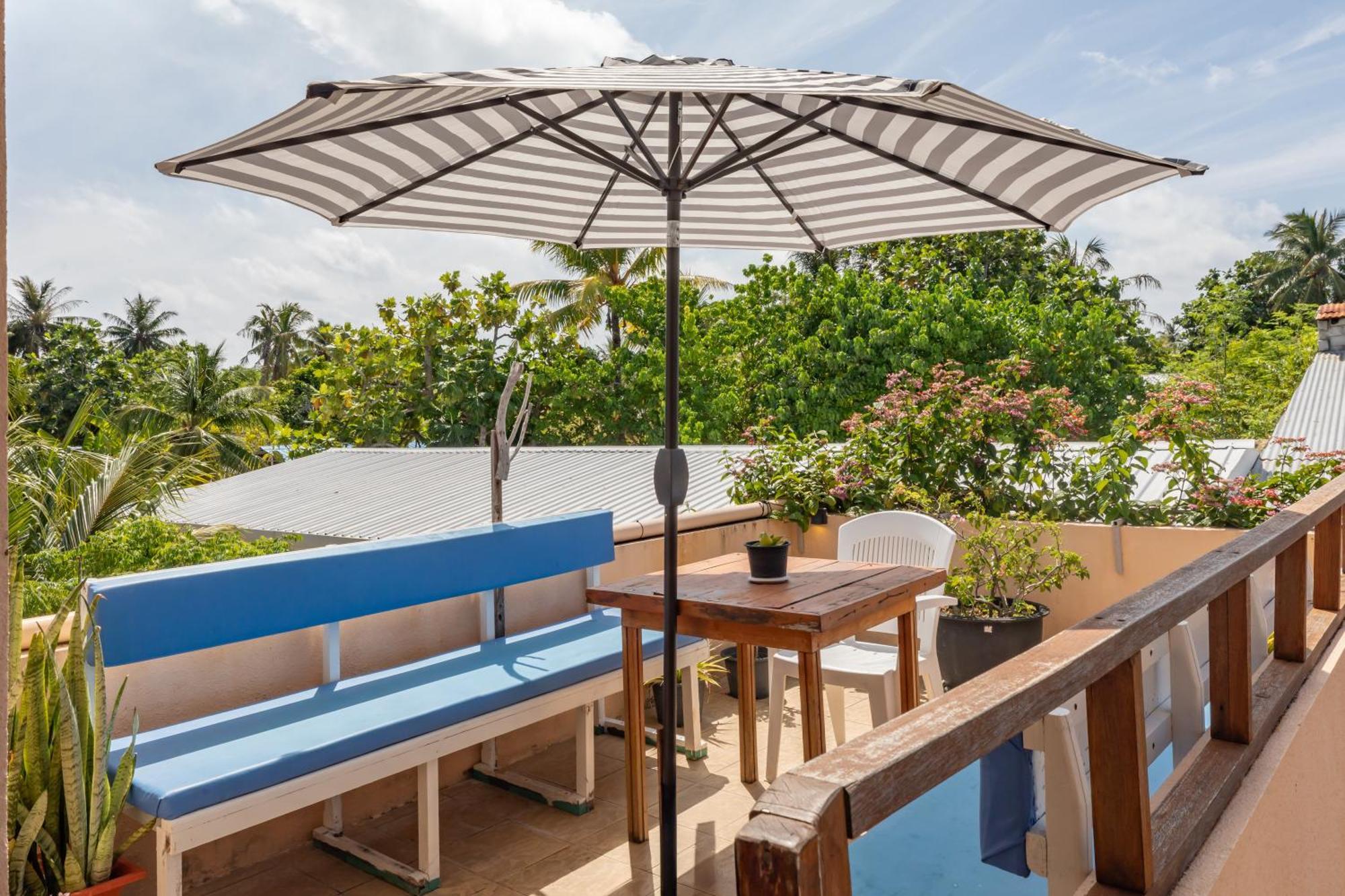 Nemo Inn Omadhoo Екстериор снимка