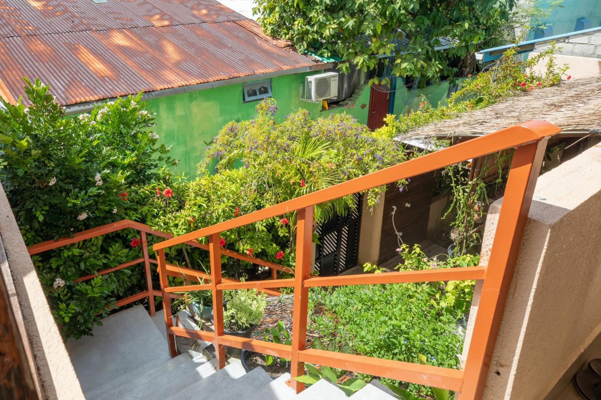 Nemo Inn Omadhoo Екстериор снимка